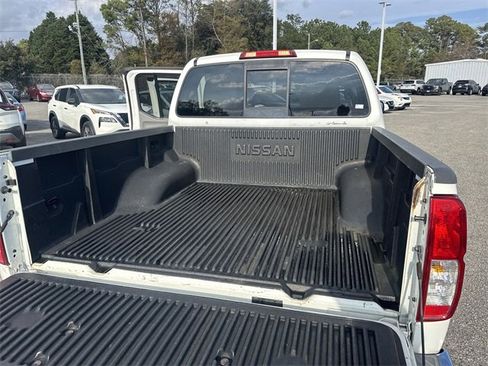 Used 2016 Nissan Frontier SV image 12