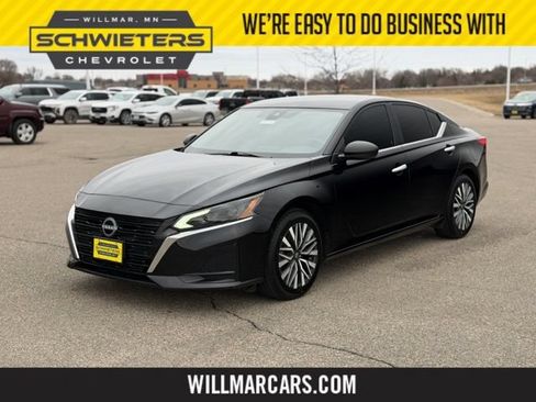 Used 2025 Nissan Altima 2.5 SV FWD image 1