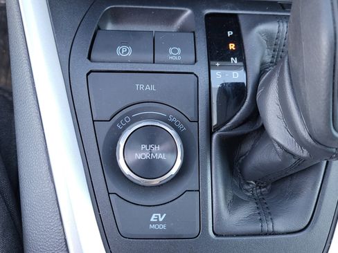 Certified 2025 Toyota RAV4 XLE image 31