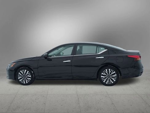 Used 2024 Nissan Altima 2.5 SV image 3