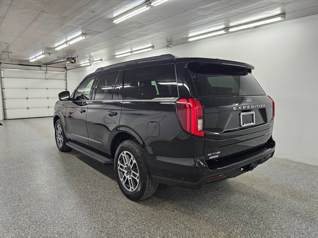 Used 2025 Ford Expedition Active AWD/4WD image 6