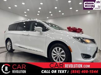 Used 2018 Chrysler Pacifica Touring-L image 1