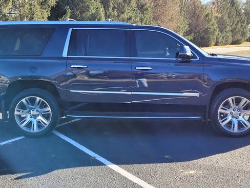 Used 2019 Cadillac Escalade ESV Luxury image 7