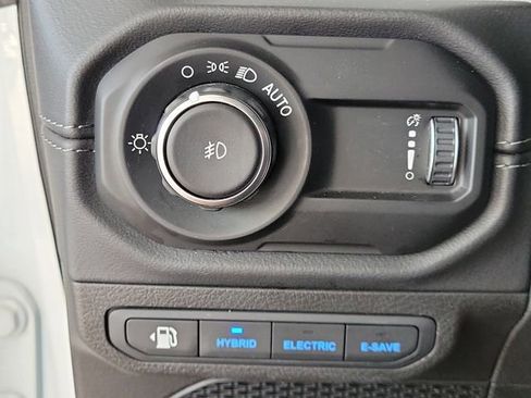 Used 2024 Jeep Wrangler Unlimited Sahara image 13