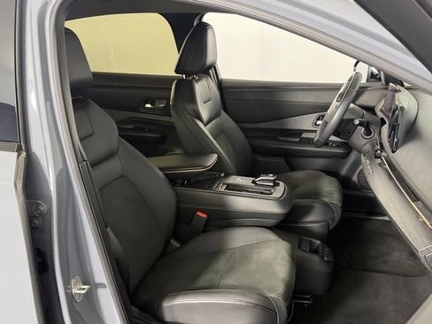 Used 2023 Nissan Ariya AWD image 33