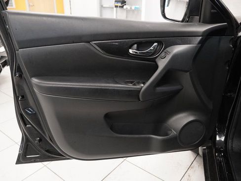 Used 2016 Nissan Rogue SL w/ SL Premium Package image 18