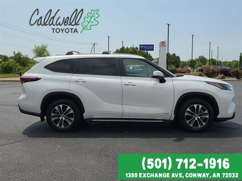 Certified 2025 Toyota Highlander XLE AWD/4WD image 4