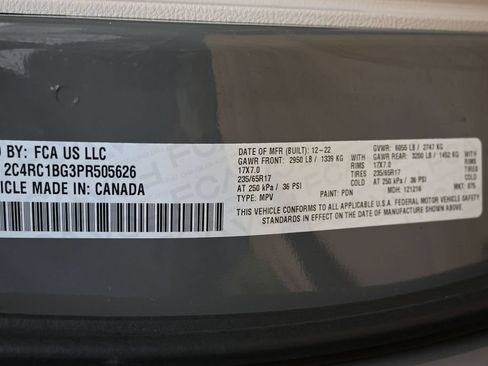 Used 2023 Chrysler Pacifica Touring-L FWD image 40