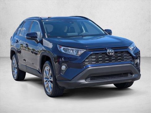 Used 2019 Toyota RAV4 XLE Premium FWD image 3