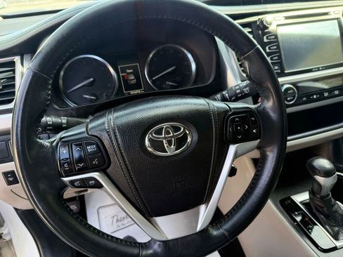 Used 2014 Toyota Highlander Limited image 15