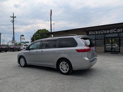 Used 2015 Toyota Sienna XLE Premium FWD image 8