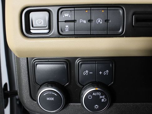 Used 2024 Chevrolet Suburban Premier image 24