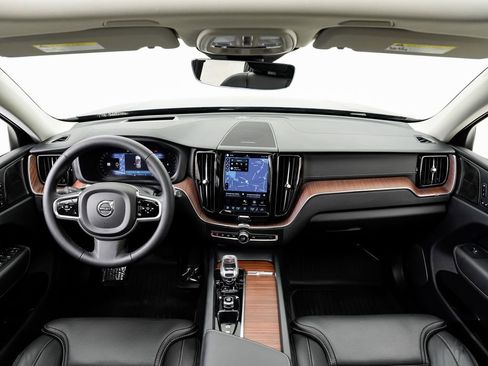 Used 2023 Volvo XC60 B5 Ultimate w/ Climate Package AWD/4WD image 20