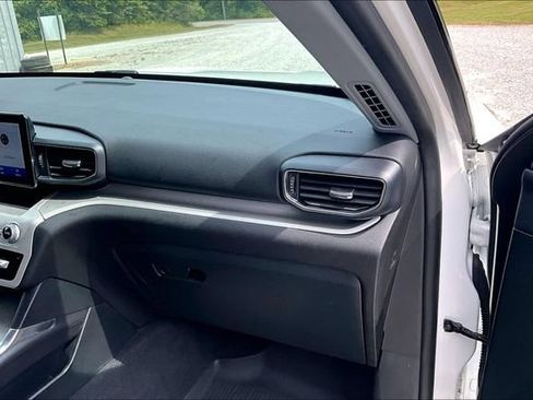 Used 2024 Ford Explorer XLT w/ Equipment Group 202A AWD/4WD image 14