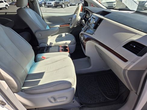 Used 2012 Toyota Sienna XLE image 14