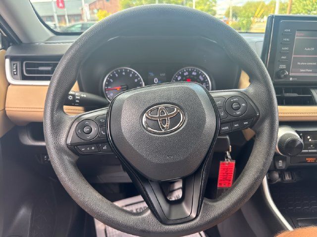 Used 2021 Toyota RAV4 LE AWD/4WD image 17