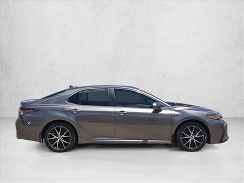 Used 2024 Toyota Camry SE FWD image 4