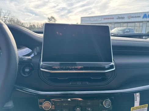 New 2026 Jeep Compass Latitude image 20