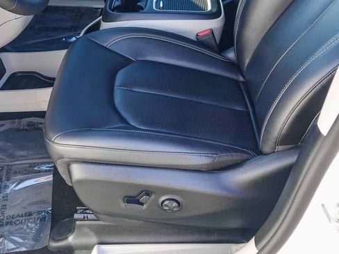 Certified 2024 Chrysler Pacifica Select image 20