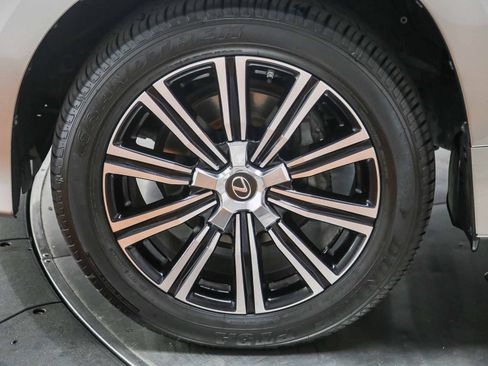 Used 2019 Lexus LX 570 4WD image 10