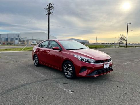 Used 2022 Kia Forte LXS FWD image 3