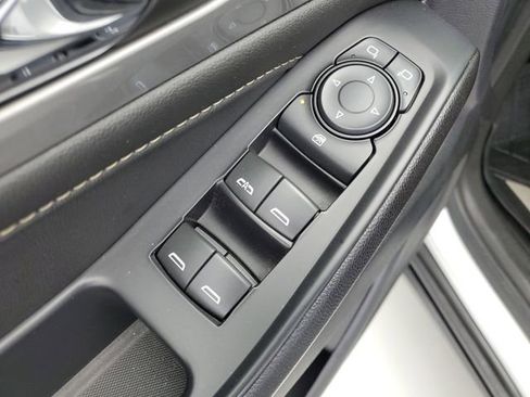 Used 2022 Chevrolet Traverse LT w/ Midnight/Sport Edition image 23