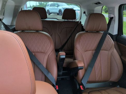 Used 2023 BMW X7 xDrive40i w/ Premium Package AWD/4WD image 8