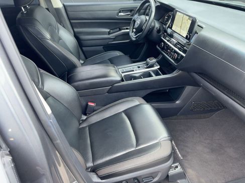 Used 2023 Nissan Pathfinder SL w/ Lighting Package (N92) image 29