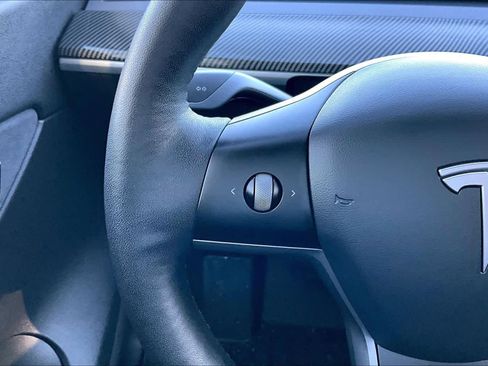 Used 2021 Tesla Model Y Long Range image 22