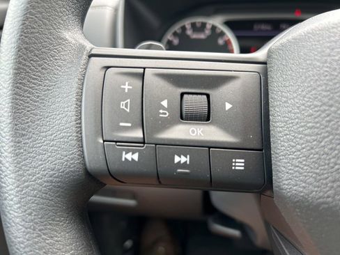 Used 2025 Nissan Rogue S image 20