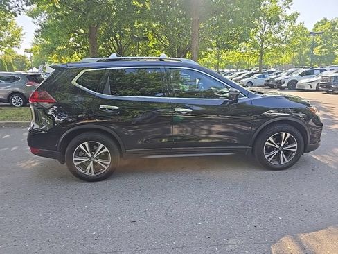 Used 2019 Nissan Rogue SV w/ Premium Package FWD image 9