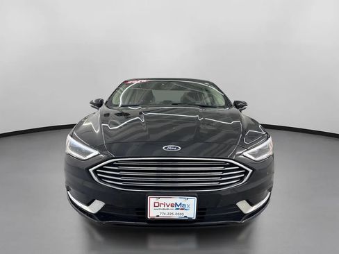 Used 2018 Ford Fusion SE w/ Fusion SE Technology Package image 2