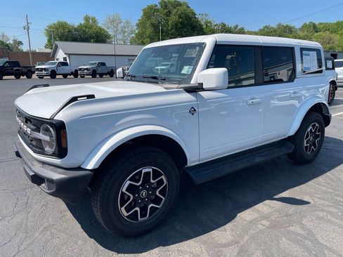 Used 2025 Ford Bronco Outer Banks AWD/4WD image 2