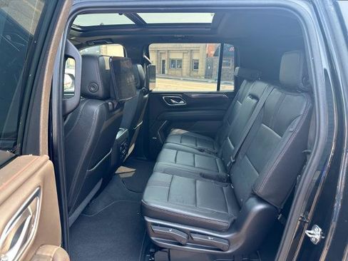 Used 2021 Chevrolet Suburban RST AWD/4WD image 19