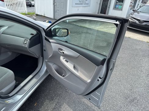 Used 2013 Toyota Corolla L FWD image 12