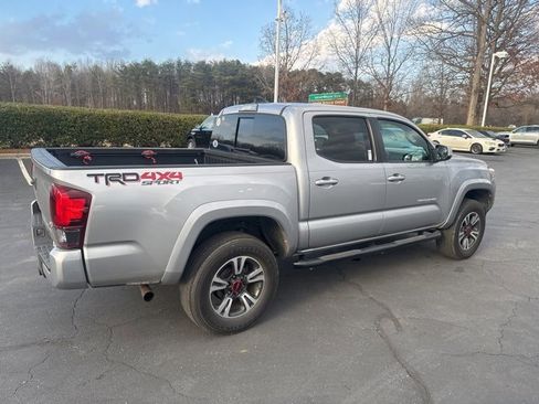 Used 2019 Toyota Tacoma TRD Sport image 6