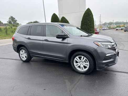 Used 2018 Honda Pilot LX image 1