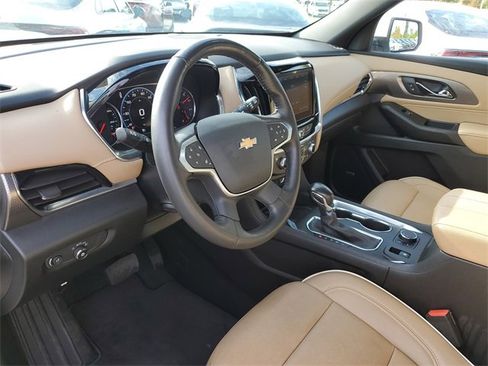 Used 2022 Chevrolet Traverse Premier image 16