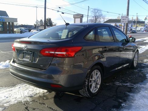 Used 2015 Ford Focus SE image 5