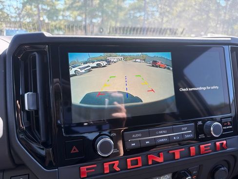 Used 2025 Nissan Frontier PRO-4X AWD/4WD image 11