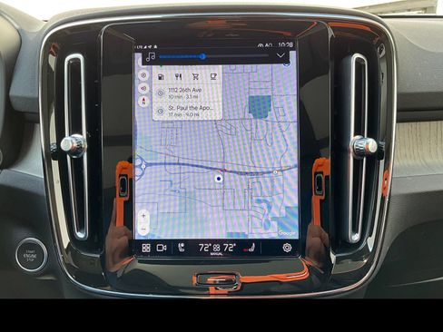 Certified 2023 Volvo XC40 B5 Plus w/ Driver Assist Package AWD/4WD image 6