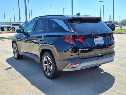 Used 2025 Hyundai Tucson SEL FWD image 2