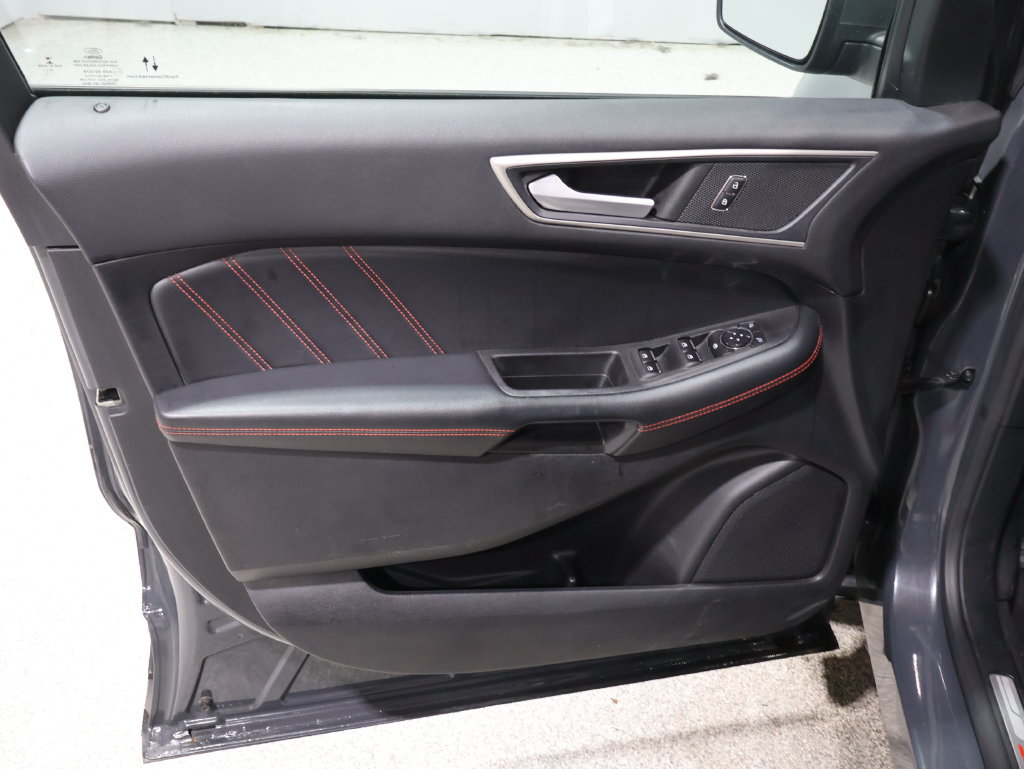 Used 2021 Ford Edge ST-Line w/ Cold Weather Package AWD/4WD image 13