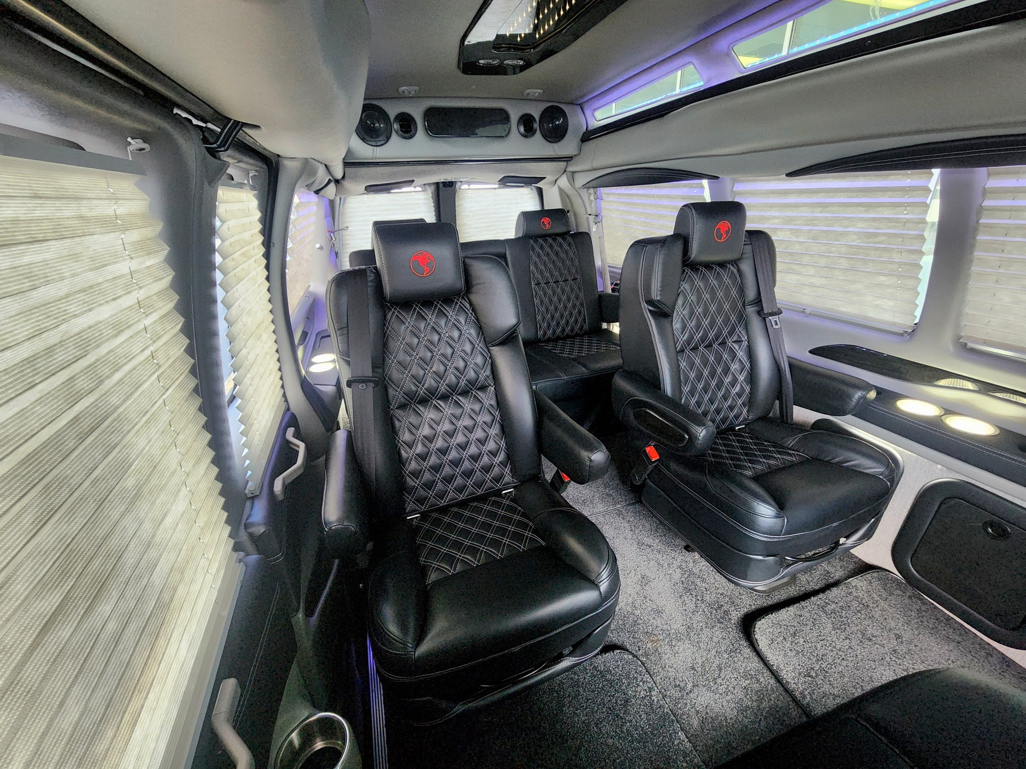 Used 2023 Chevrolet Express 2500 RWD image 4