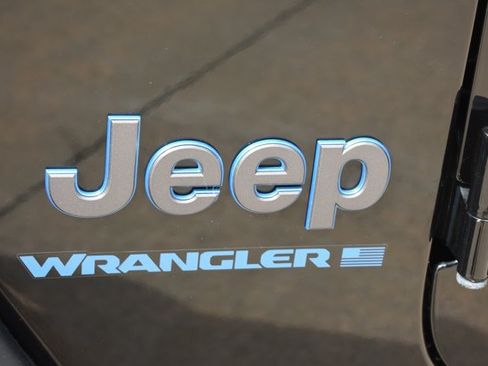 Used 2024 Jeep Wrangler Unlimited Rubicon 4xe w/ Technology Group AWD/4WD image 13