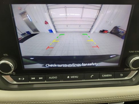 Used 2025 Nissan Rogue SV image 15