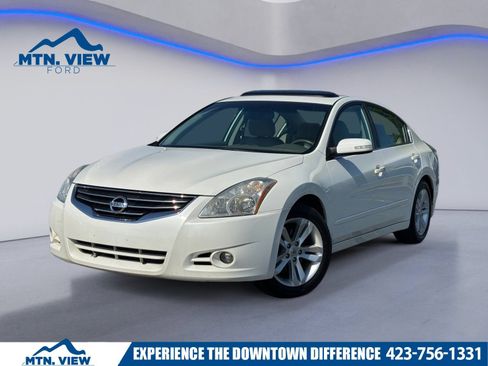 Used 2012 Nissan Altima 3.5 SR w/ Sport Pkg FWD image 1