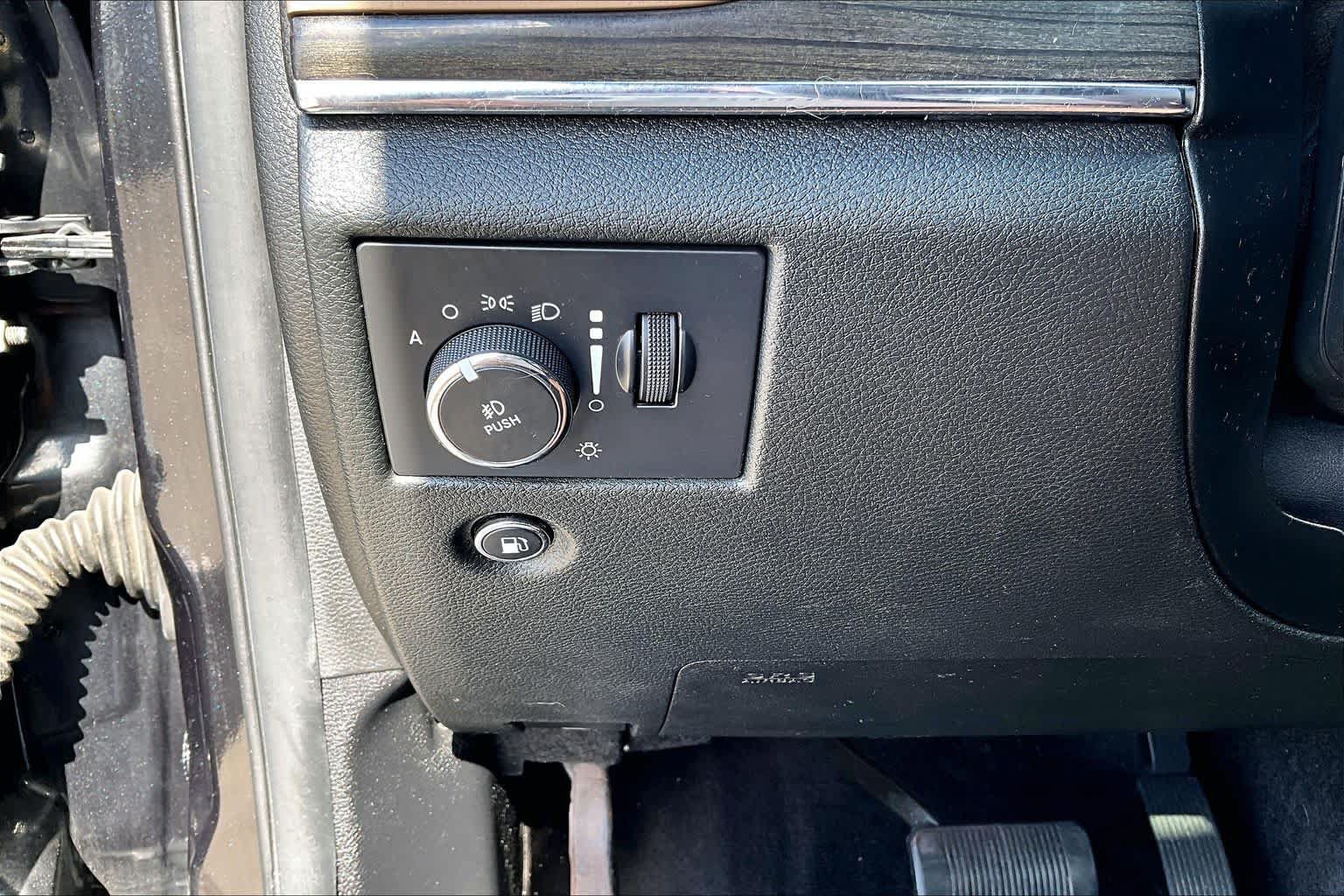 Used 2015 Jeep Grand Cherokee Overland RWD image 33