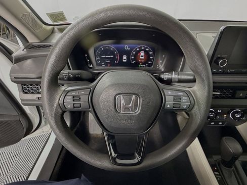 Used 2023 Honda Accord EX image 10