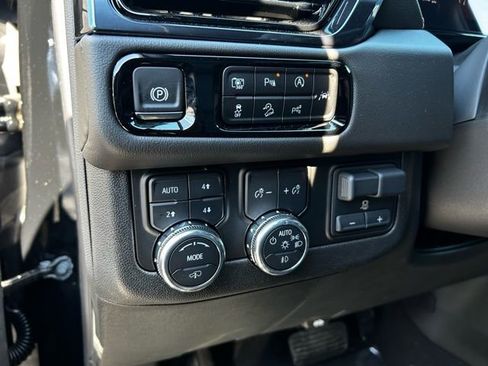 New 2025 GMC Yukon XL AT4 w/ AT4 Premium Plus Package AWD/4WD image 17